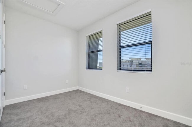 Building Photo - 401 N Oregon Ave