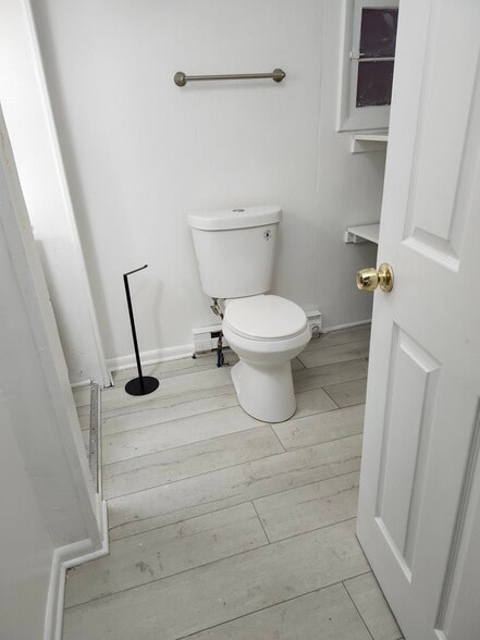 Bathroom - 1052 3rd Ave