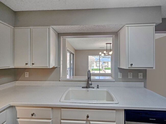 Building Photo - Stylish 2-Bedroom, 2-Bath End-Unit Condo i...