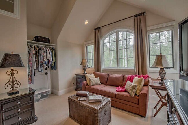 Building Photo - Winter Rental