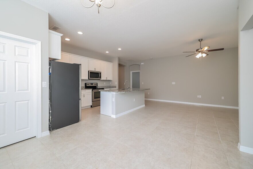 Building Photo - 1392 Merion Dr