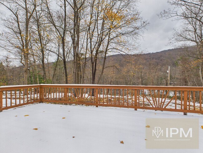 Building Photo - Spacious 3 Bedroom, 1 Bath Home in Central Dauphin Schools!