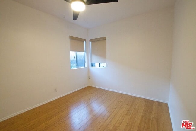 Building Photo - 2341 Meadowvale Ave