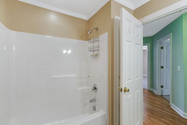 Building Photo - Adorable Ranch Home With Garage and Screen Porch!