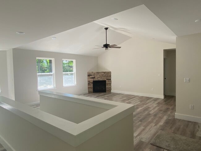 Building Photo - 9453 Shady Dr