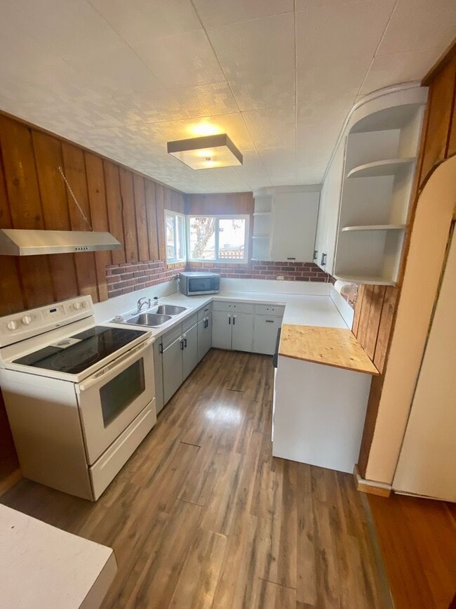 Building Photo - Whitefish River unfurnished 2 bedroom home!