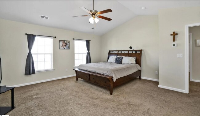 Building Photo - Spacious 3/2.5 Home in Simpsonville!