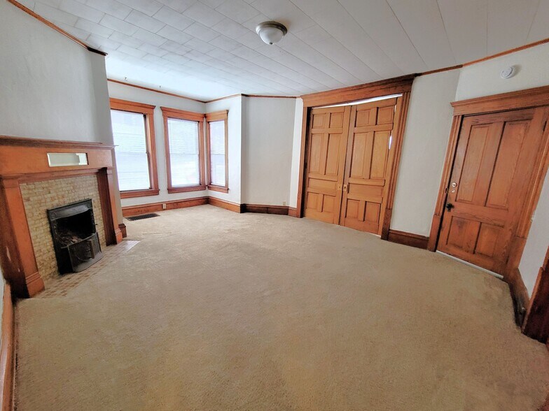 Building Photo - 210 N Fremont St