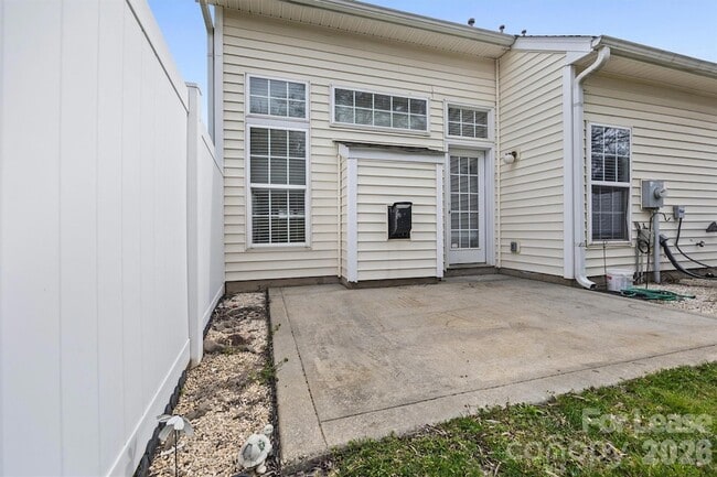 Building Photo - 616 Bayou Cir