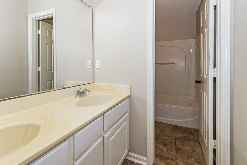 Building Photo - 9915 White Poplar Dr