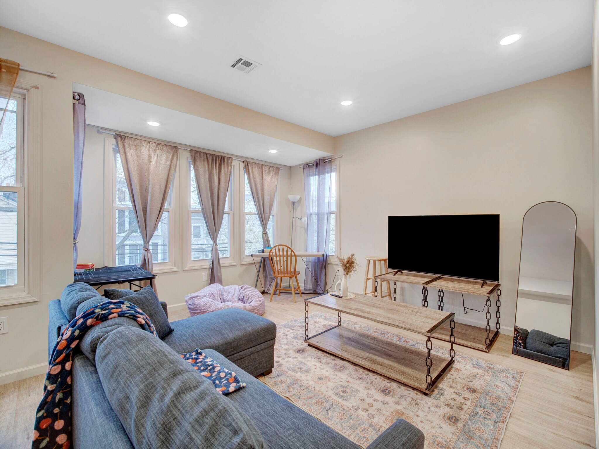 Building Photo - 140 Fabyan Pl