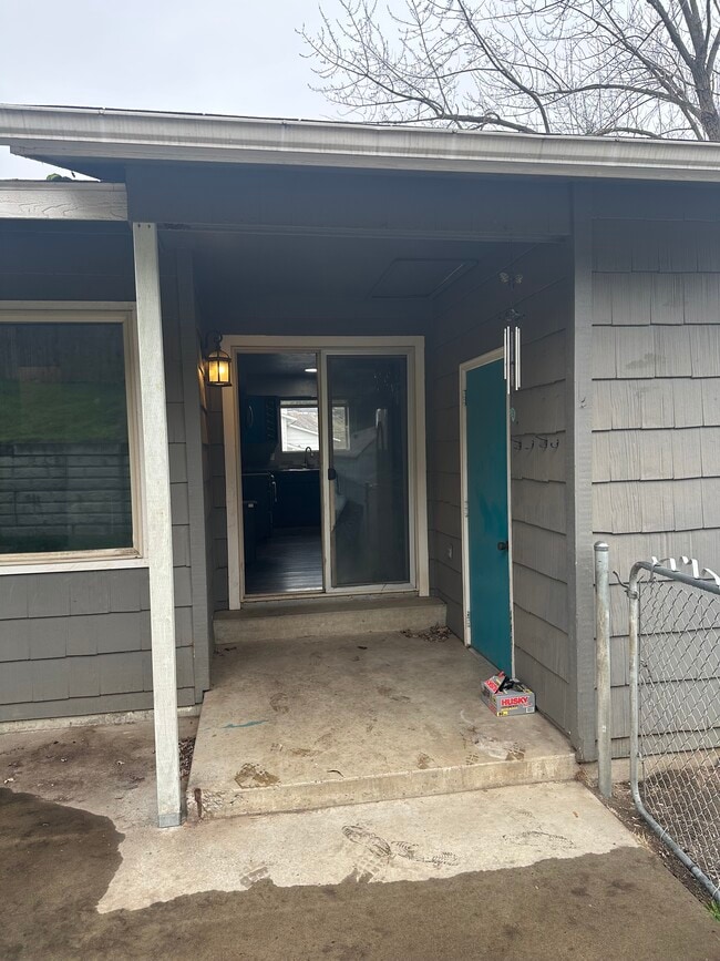 Building Photo - 524 Silcott Ct