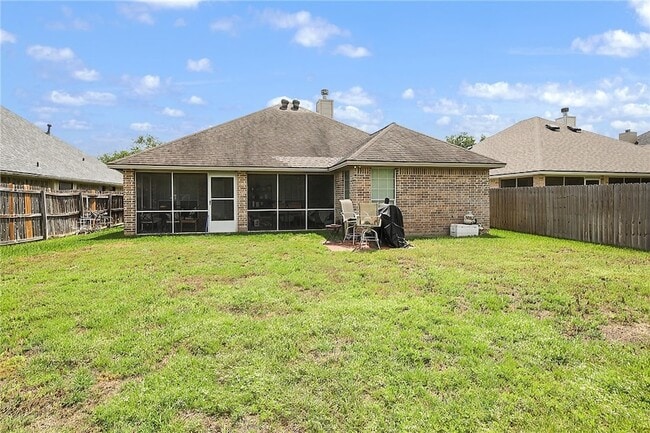 Building Photo - 335 Robelmont Dr