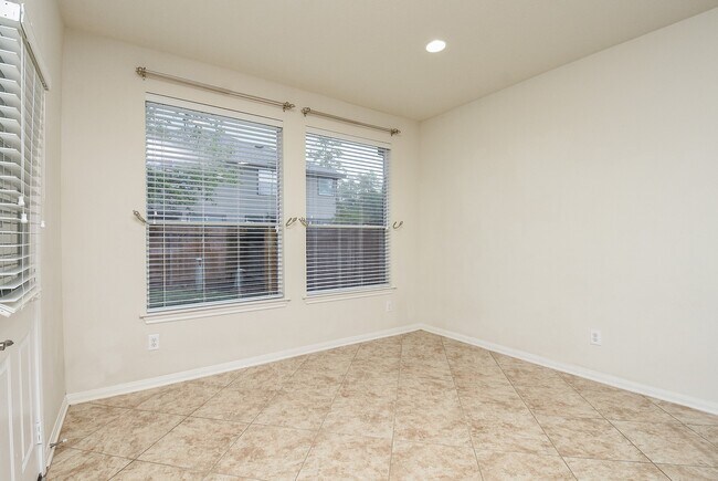 Building Photo - 6 S Burberry Park Cir