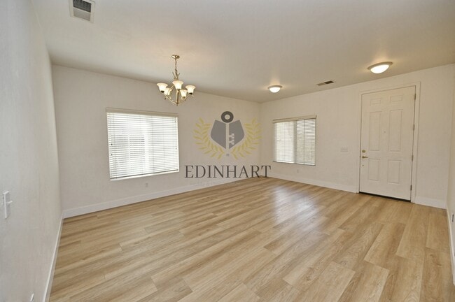 Building Photo - 6083 E Andrews Ave