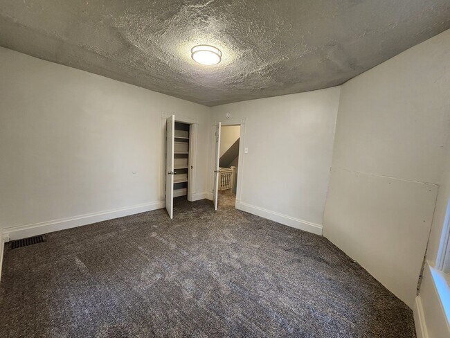 Building Photo - 210 Radcliffe St