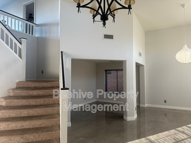 Building Photo - 1034 W Juanita Ave