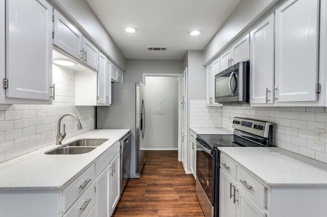 Building Photo - 117 Peachtree Ct