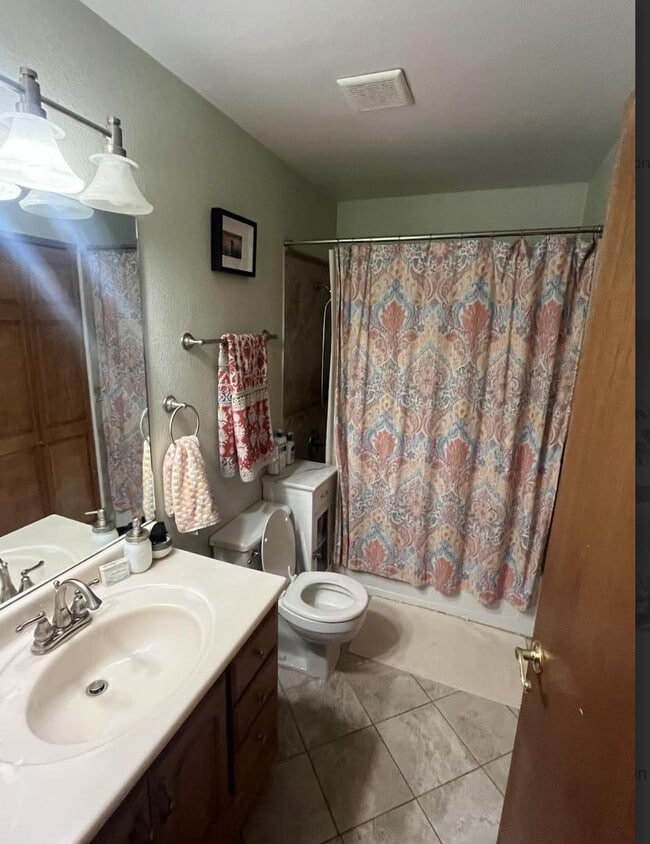 Building Photo - Bright 2 Bed, 2 Bath Home with Garage & Fenced Yard in Fort Collins