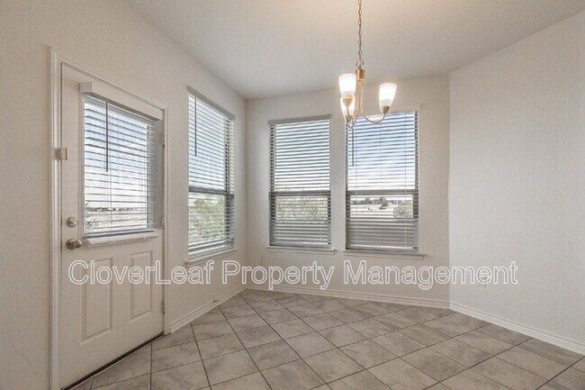 Building Photo - 308 Rustic Springs
