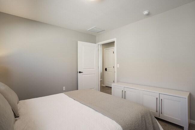 Building Photo - 1105 Silver Avenue SW