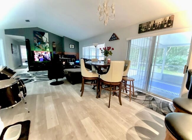 Building Photo - 6106 Everglades Dr