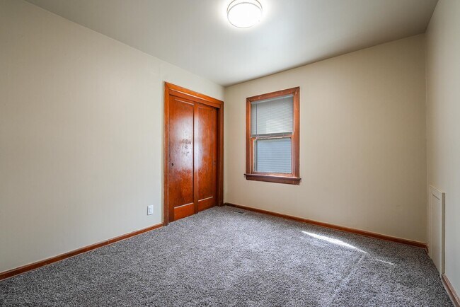 Building Photo - 1405 Edgemoor Dr