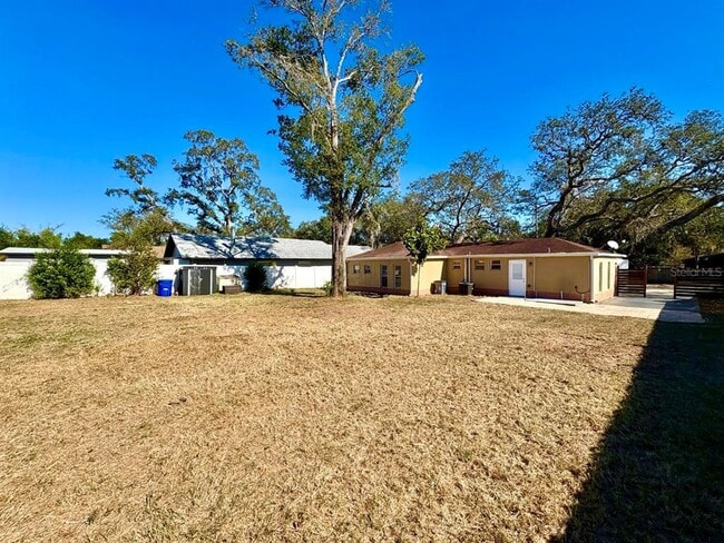 Building Photo - 8904 N Hamner Ave