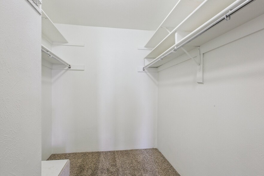 Building Photo - 1050 S Monaco Pky