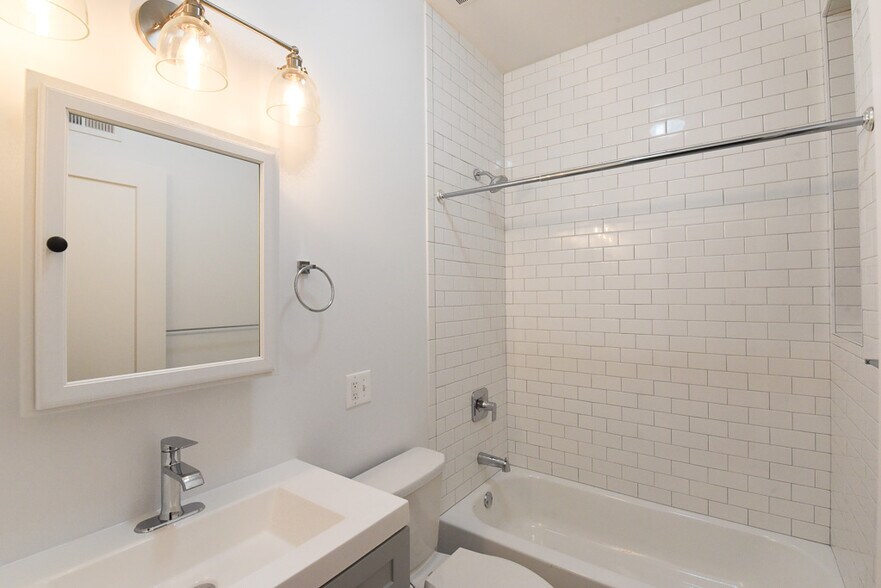 Building Photo - 3405 W Fullerton Ave