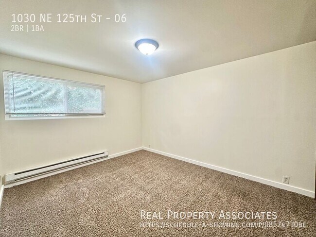 Building Photo - 1030 NE 125th St