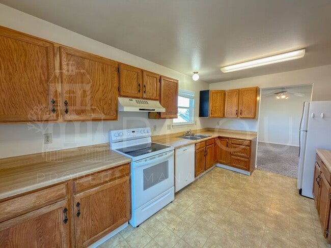 Building Photo - 3498 Mountainside Dr