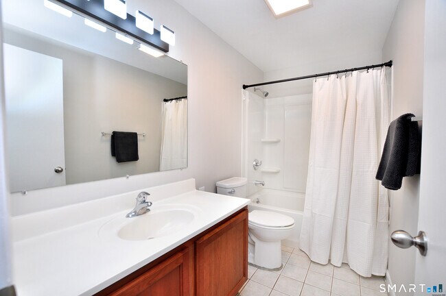 Building Photo - 25 Red Stone Dr