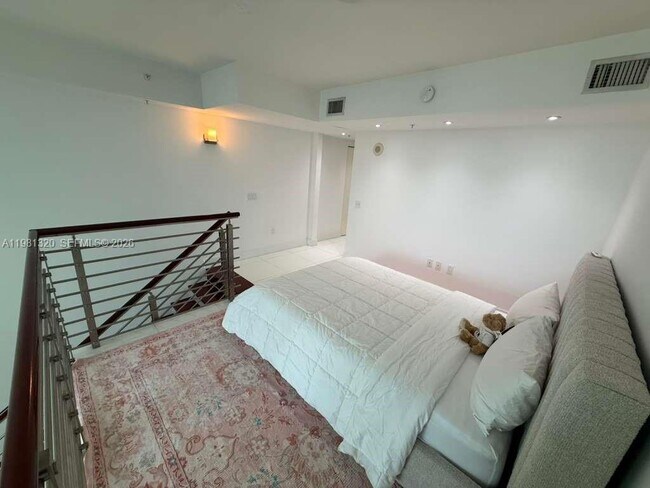 Building Photo - 41 SE 5th St