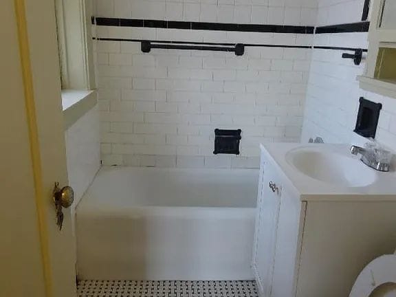 Building Photo - 121 Elmwood Ave