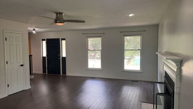 Building Photo - TR Lawing Realty Property