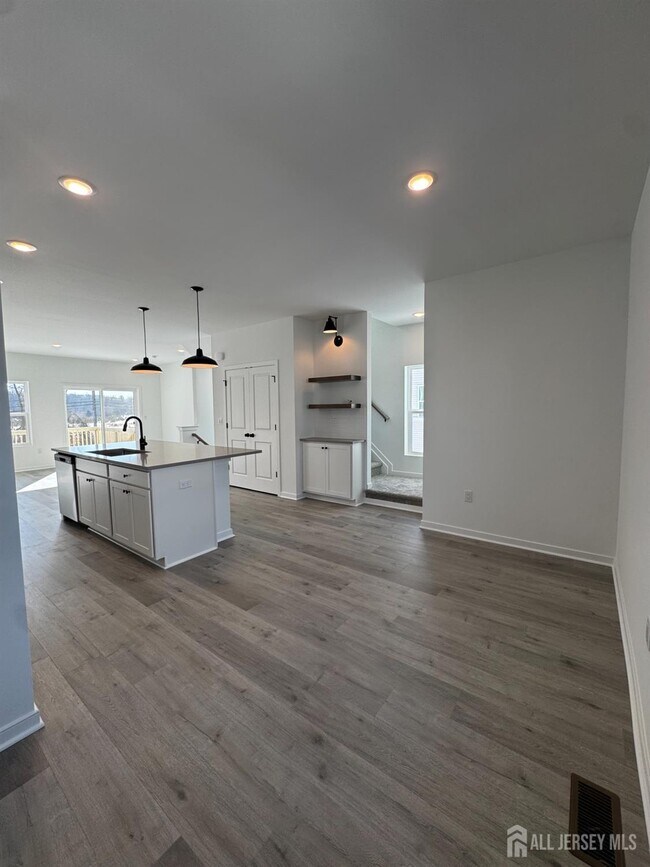 Building Photo - 59 Basswood St