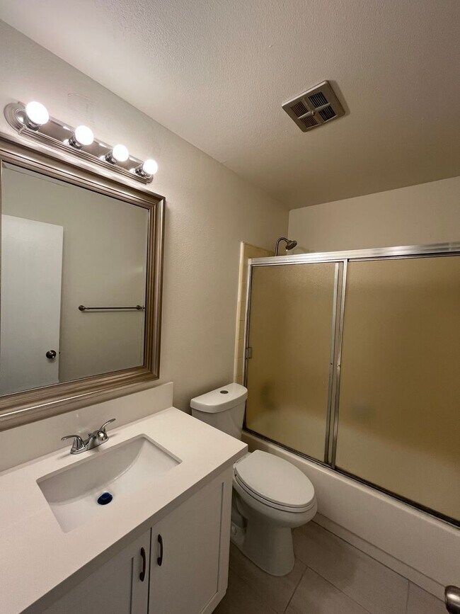 Building Photo - MOVE IN READY! UPSTAIRS UNIT WITH BALCONY!