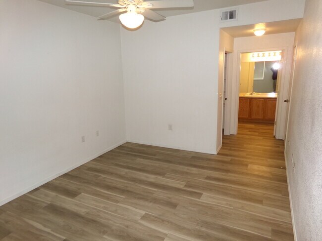 Building Photo - 3002 W Elizabeth St