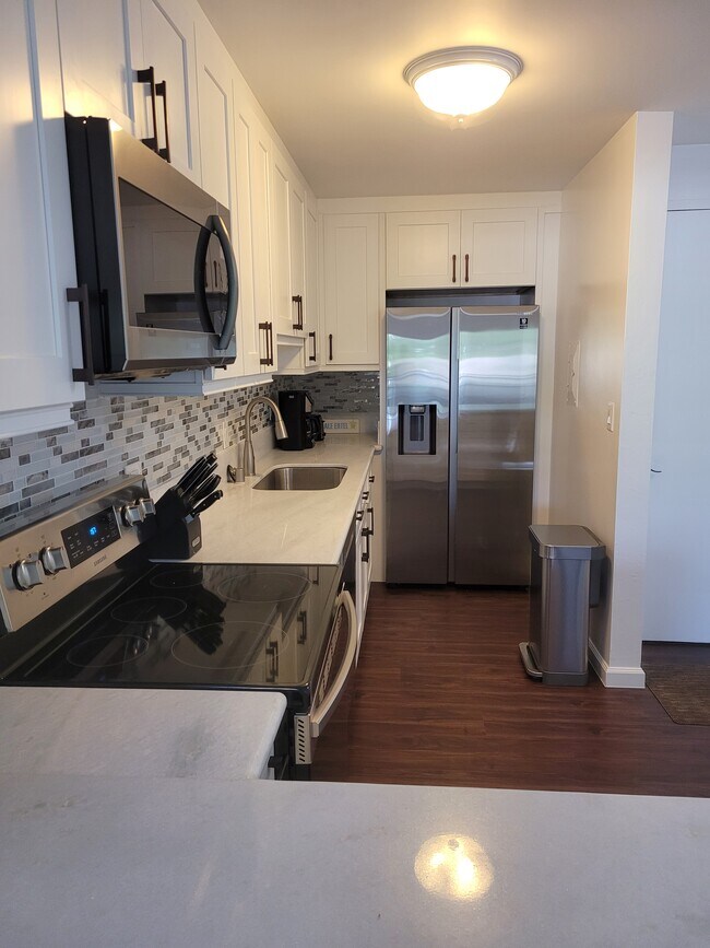 New Kitchen with new appliances and granite countertops - 1645 Ala Wai Blvd