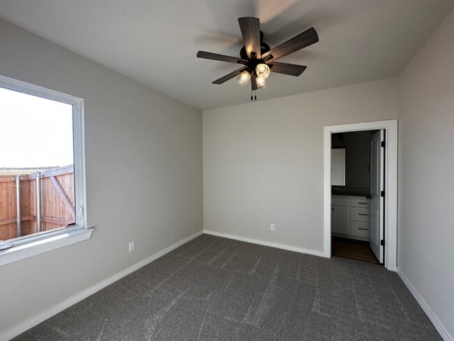 Building Photo - Stunning 3 bedroom Wolfforth - Pre lease f...