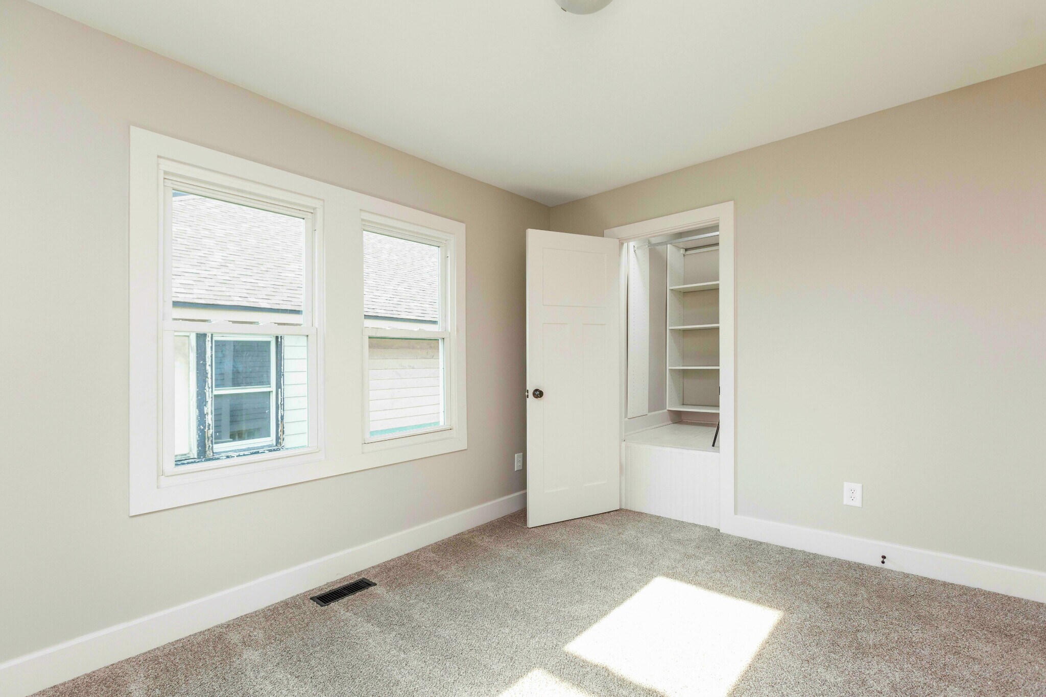 Building Photo - 3847 N Park Ave