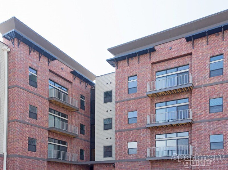 Building Photo - 1243 E Cherry St