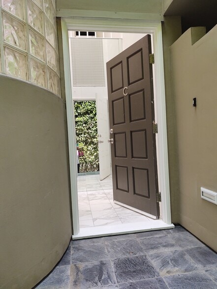 Front Door to entry - 1422 19th St
