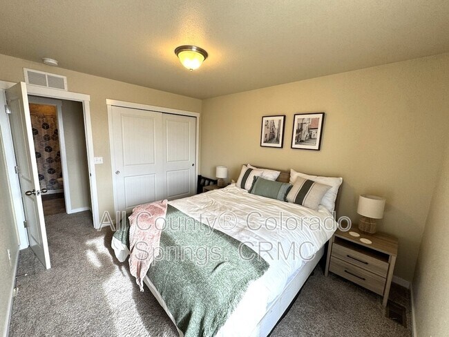 Building Photo - 8456 Hardwood Cir