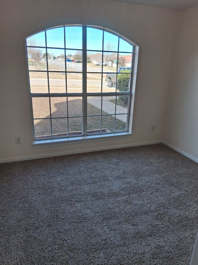 Building Photo - New Carpet & Paint