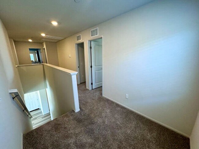 Building Photo - 31799 Woodbank Wy