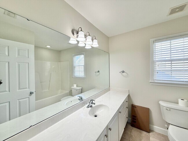 Building Photo - Gorgeous End Unit 3BD, 2.5BA Raleigh Townhome in a Prime Location Near Triangle Town Center, Poyn...