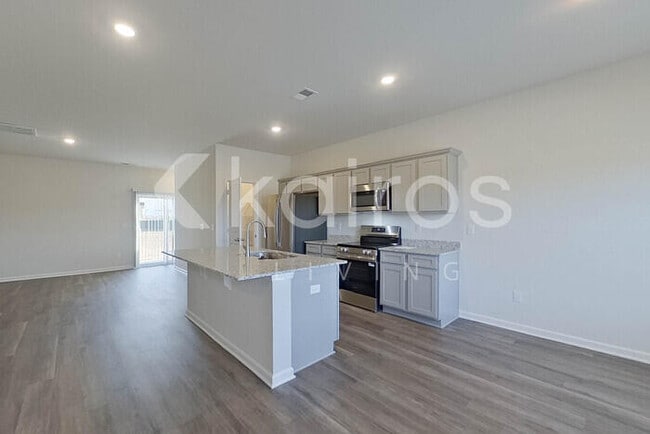 Building Photo - 2097 Banyan Cir