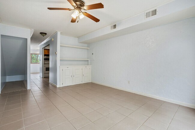 Building Photo - 2 Bedroom 1 Bath Condominium Located in Johnson City, TN